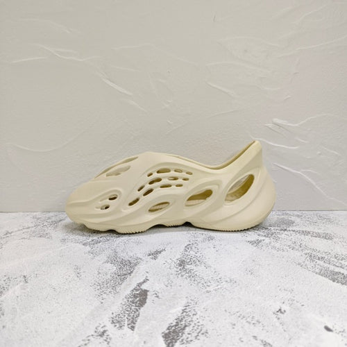 adidas Yeezy Foam Runner Sulfur GV6775